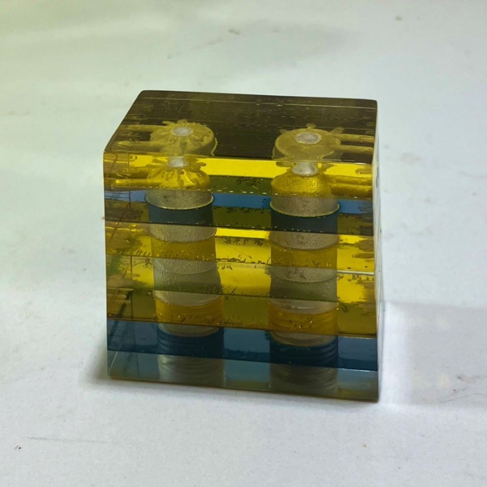 MCM lucite salt and pepper shaker retro vintage